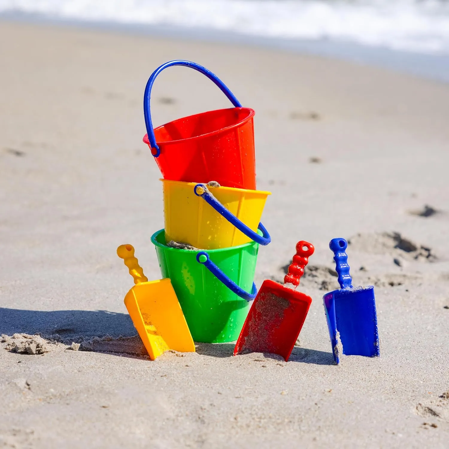 3 Pack - Large Sand Scoop Beach Toys (1 Red$ 1 Yellow$ 1 Blue) - enjoyable grab Made in Germany Spielstabil 